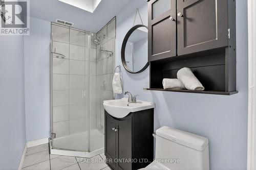 3 Beatty Avenue, Hamilton, ON - Indoor Photo Showing Bathroom