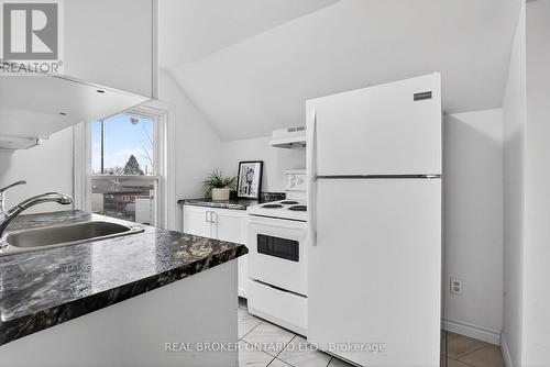 3 Beatty Avenue, Hamilton, ON - Indoor Photo Showing Kitchen