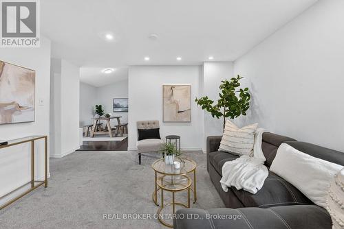 3 Beatty Avenue, Hamilton, ON - Indoor Photo Showing Living Room