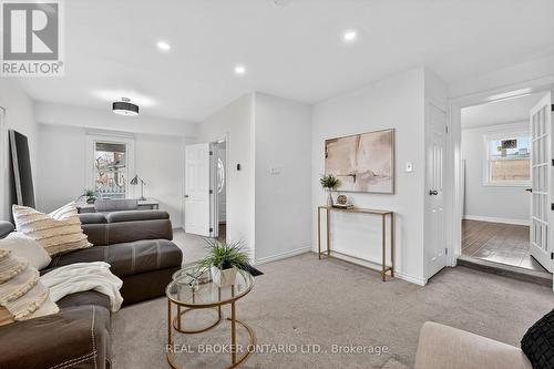 3 Beatty Avenue, Hamilton, ON - Indoor Photo Showing Living Room
