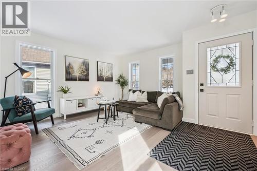 707 Jacob Lane, Waterloo, ON - Indoor Photo Showing Living Room