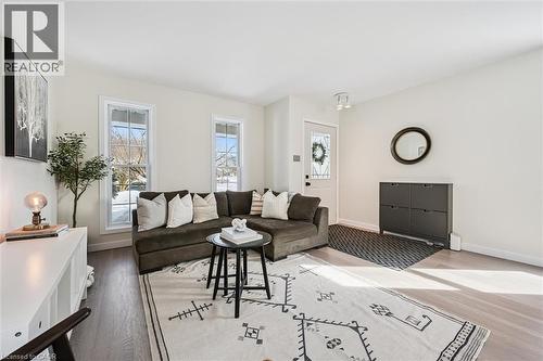 707 Jacob Lane, Waterloo, ON - Indoor Photo Showing Living Room