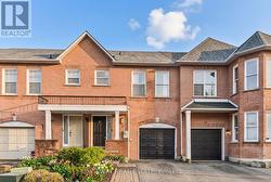 17 AMBERHILL WAY  Aurora, ON L4G 7E1