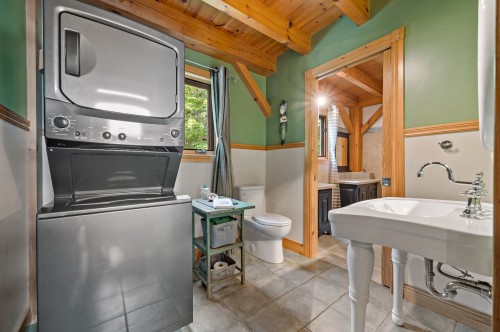 Salle d'eau - 100 Ch. Mccarthy, Grand-Remous, QC - Indoor Photo Showing Laundry Room