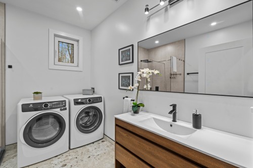 Salle de bains - 169 Ch. Du Printemps, Amherst, QC - Indoor Photo Showing Laundry Room