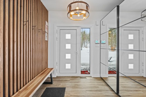Hall d'entrée/Vestibule - 169 Ch. Du Printemps, Amherst, QC - Indoor Photo Showing Other Room