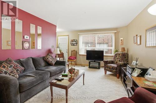 424 East 42Nd Street, Hamilton, ON - Indoor Photo Showing Living Room