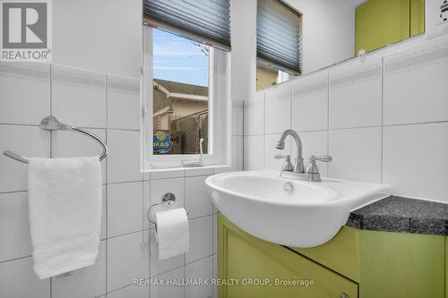 162 Loretta Avenue N, Ottawa, ON - Indoor Photo Showing Bathroom