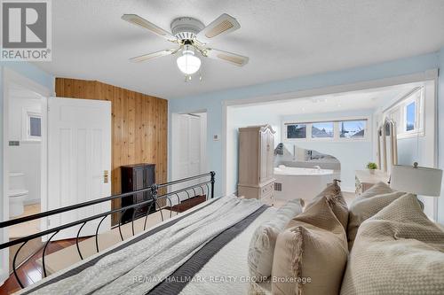 162 Loretta Avenue N, Ottawa, ON - Indoor Photo Showing Bedroom