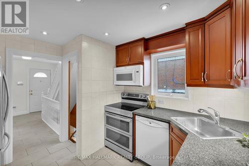 162 Loretta Avenue N, Ottawa, ON - Indoor Photo Showing Kitchen