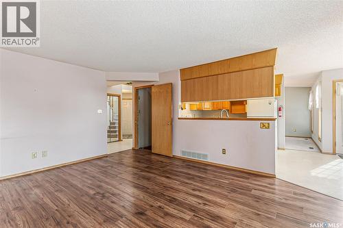 1328 Benjamin Crescent N, Regina, SK - Indoor