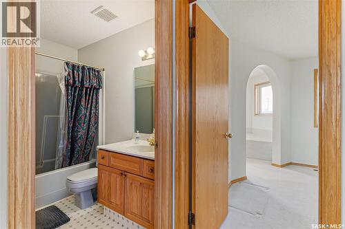 1328 Benjamin Crescent N, Regina, SK - Indoor Photo Showing Bathroom