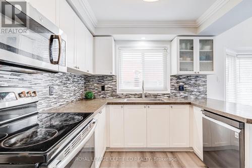2197 Oakridge Crescent, Burlington, ON - Indoor Photo Showing Kitchen With Double Sink