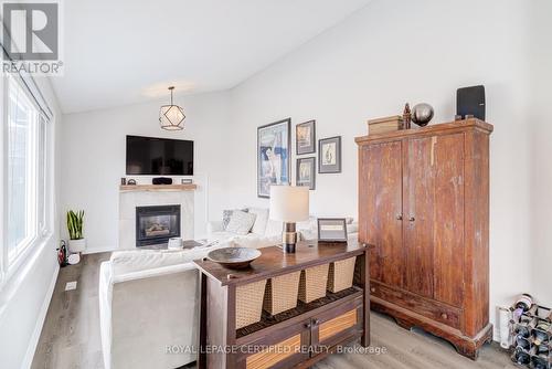 2197 Oakridge Crescent, Burlington, ON - Indoor With Fireplace