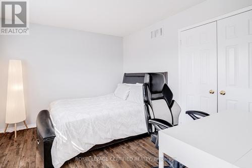 2197 Oakridge Crescent, Burlington, ON - Indoor Photo Showing Bedroom