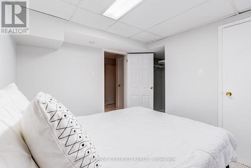 2197 Oakridge Crescent, Burlington, ON - Indoor Photo Showing Bedroom