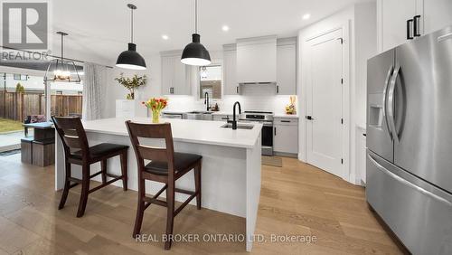 68 Locky Lane, Middlesex Centre, ON - Indoor Photo Showing Kitchen With Upgraded Kitchen