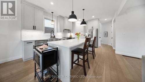 68 Locky Lane, Middlesex Centre, ON - Indoor Photo Showing Kitchen With Upgraded Kitchen