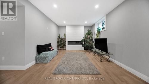 68 Locky Lane, Middlesex Centre, ON - Indoor Photo Showing Other Room