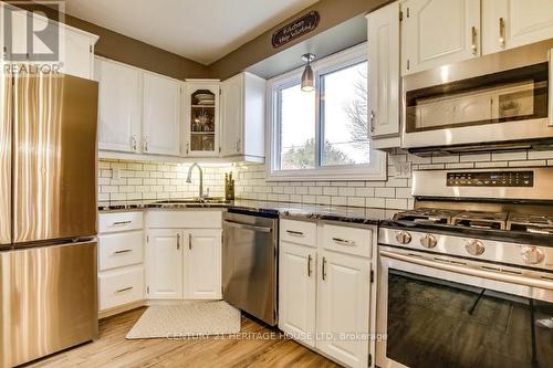 1 Massey Drive, St. Thomas, ON - Indoor Photo Showing Kitchen With Upgraded Kitchen