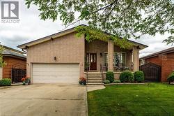 14 VALROSE Drive  Hamilton, ON L8E 3T4