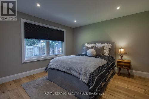 884 Eagle Drive, Burlington, ON - Indoor Photo Showing Bedroom