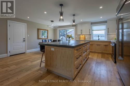 884 Eagle Drive, Burlington, ON - Indoor Photo Showing Kitchen