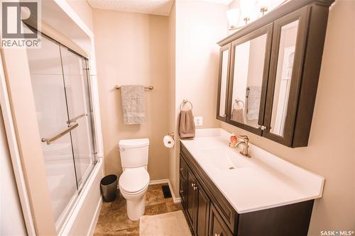 203 Paynter Crescent, Regina, SK - Indoor Photo Showing Bathroom