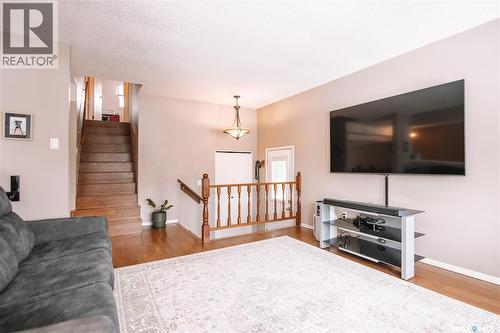 203 Paynter Crescent, Regina, SK - Indoor Photo Showing Living Room