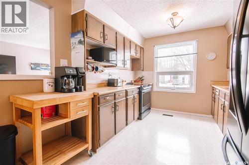 203 Paynter Crescent, Regina, SK - Indoor Photo Showing Kitchen