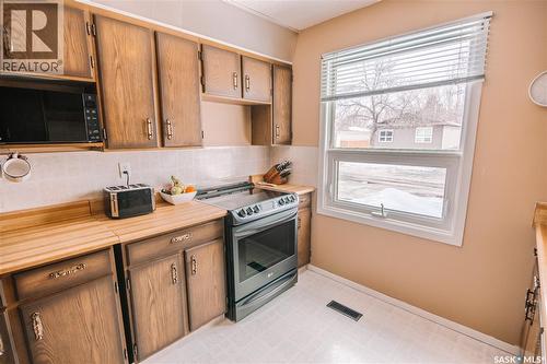 203 Paynter Crescent, Regina, SK - Indoor Photo Showing Kitchen