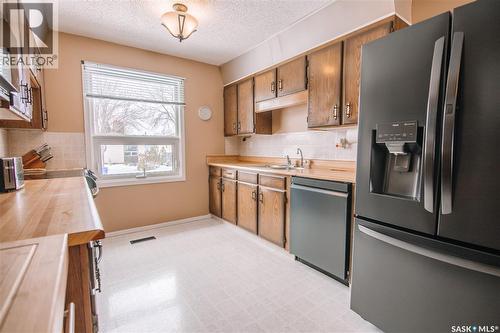 203 Paynter Crescent, Regina, SK - Indoor Photo Showing Kitchen