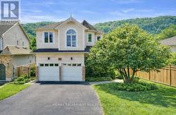 41 GRIFFITH DRIVE  Grimsby, ON L3M 5L2