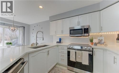 31 Adler Drive, Cambridge, ON - Indoor Photo Showing Kitchen With Upgraded Kitchen