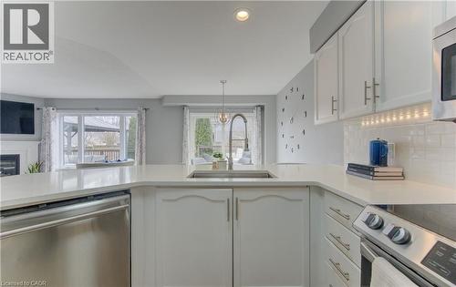 31 Adler Drive, Cambridge, ON - Indoor Photo Showing Kitchen