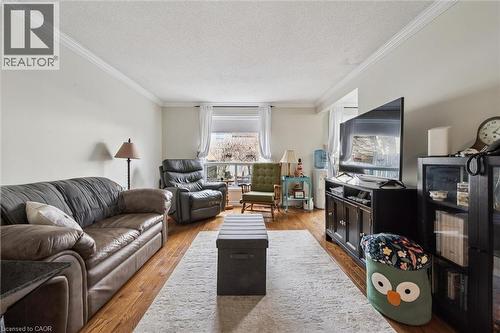 37 Edgemere Drive, Cambridge, ON - Indoor Photo Showing Living Room