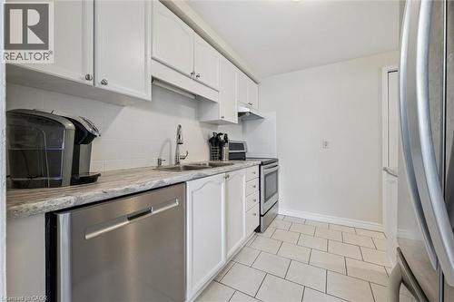 37 Edgemere Drive, Cambridge, ON - Indoor Photo Showing Kitchen With Double Sink With Upgraded Kitchen