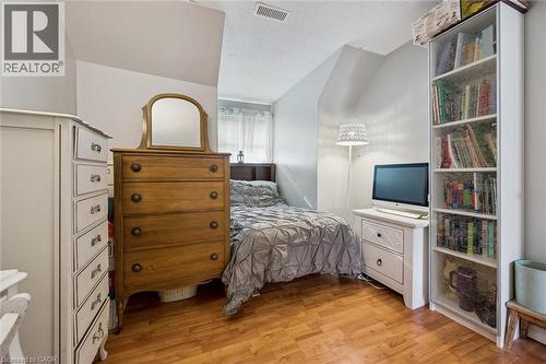 37 Edgemere Drive, Cambridge, ON - Indoor Photo Showing Bedroom