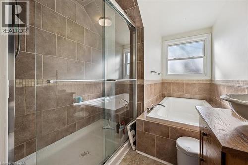 37 Edgemere Drive, Cambridge, ON - Indoor Photo Showing Bathroom