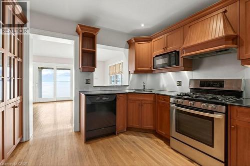3196 Lakeshore Road, Burlington, ON - Indoor Photo Showing Kitchen