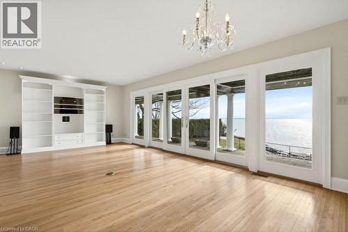 3196 Lakeshore Road, Burlington, ON - Indoor