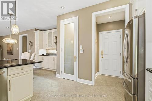 140 Dellgrove Circle, Cambridge, ON - Indoor Photo Showing Kitchen