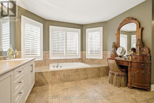 140 Dellgrove Circle, Cambridge, ON - Indoor Photo Showing Bathroom