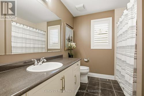 140 Dellgrove Circle, Cambridge, ON - Indoor Photo Showing Bathroom