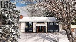 2416 Palliser Drive SW  Calgary, AB T2V 3S7