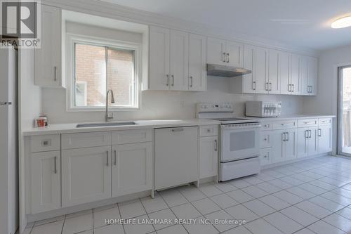 2453 Strathmore Crescent, Mississauga, ON - Indoor Photo Showing Kitchen