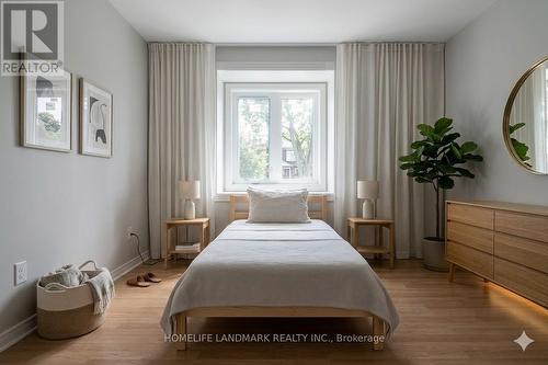 2453 Strathmore Crescent, Mississauga, ON - Indoor Photo Showing Bedroom