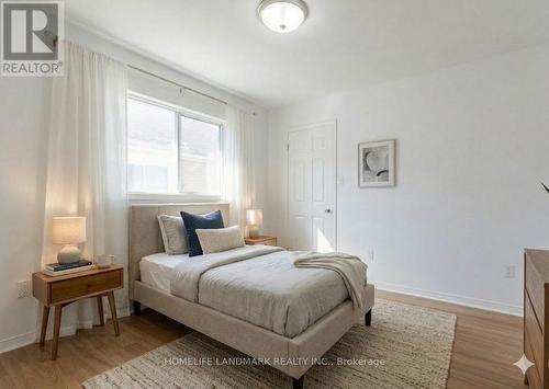 2453 Strathmore Crescent, Mississauga, ON - Indoor Photo Showing Bedroom