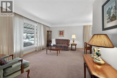 Hardwood under carpeting. - 59 Cloke Court, Hamilton, ON - Indoor Photo Showing Living Room