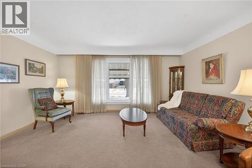 59 Cloke Court, Hamilton, ON - Indoor Photo Showing Living Room